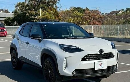 Toyota Yaris Cross, 2022 год, 1 580 000 рублей, 3 фотография