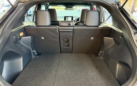 Toyota Yaris Cross, 2022 год, 1 580 000 рублей, 9 фотография