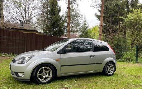 Ford Fiesta, 2005 год, 300 000 рублей, 2 фотография