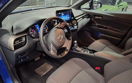 Toyota C-HR I рестайлинг, 2019 год, 2 550 000 рублей, 12 фотография