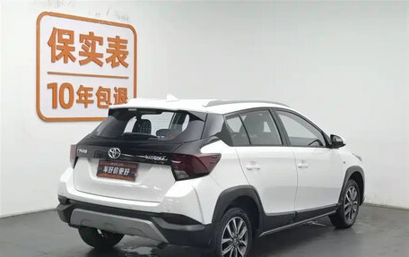 Toyota Yaris XP150 рестайлинг, 2022 год, 1 030 000 рублей, 2 фотография