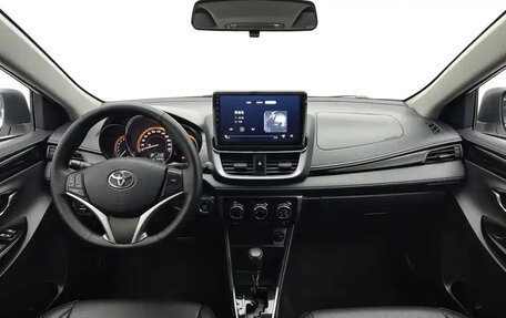 Toyota Yaris XP150 рестайлинг, 2022 год, 1 030 000 рублей, 5 фотография