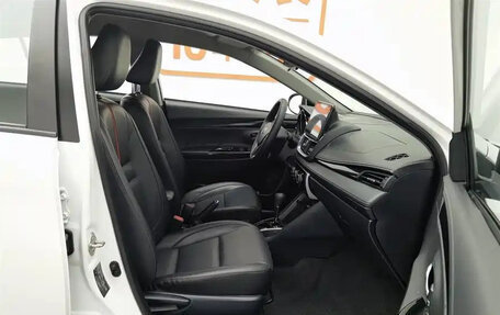 Toyota Yaris XP150 рестайлинг, 2022 год, 1 030 000 рублей, 23 фотография