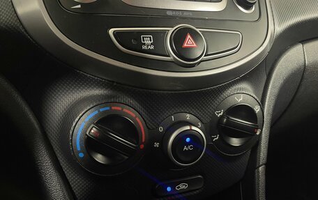 Hyundai Solaris II рестайлинг, 2012 год, 650 000 рублей, 19 фотография