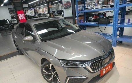 Skoda Octavia IV, 2021 год, 1 990 000 рублей, 2 фотография