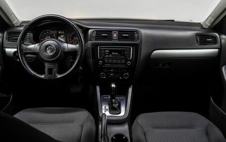 Volkswagen Jetta VI, 2012 год, 985 000 рублей, 17 фотография