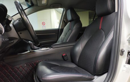 Toyota Camry, 2021 год, 3 700 000 рублей, 10 фотография