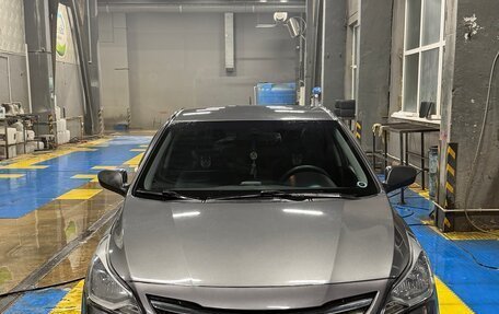 Hyundai Solaris II рестайлинг, 2015 год, 1 100 000 рублей, 1 фотография