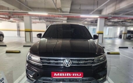 Volkswagen Tiguan II, 2020 год, 2 800 000 рублей, 2 фотография