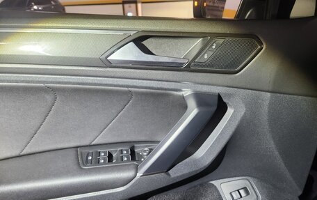 Volkswagen Tiguan II, 2020 год, 2 800 000 рублей, 20 фотография