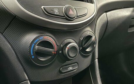 Hyundai Solaris II рестайлинг, 2016 год, 830 000 рублей, 17 фотография