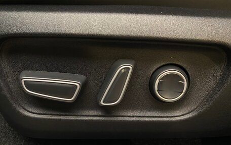 Toyota RAV4, 2025 год, 6 090 000 рублей, 22 фотография