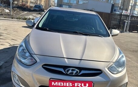 Hyundai Solaris II рестайлинг, 2011 год, 780 000 рублей, 2 фотография
