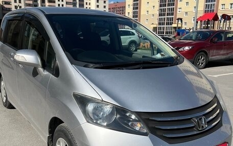 Honda Freed I, 2010 год, 900 000 рублей, 2 фотография