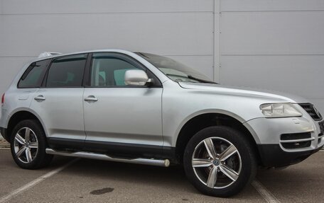 Volkswagen Touareg III, 2002 год, 649 000 рублей, 2 фотография