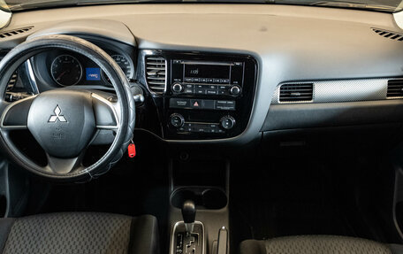 Mitsubishi Outlander III рестайлинг 3, 2014 год, 1 589 000 рублей, 5 фотография