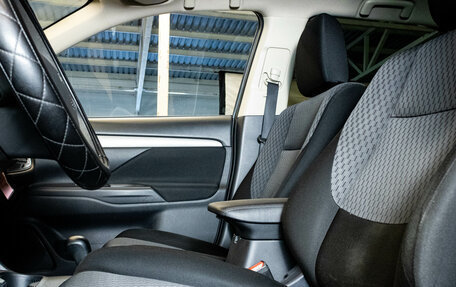 Mitsubishi Outlander III рестайлинг 3, 2014 год, 1 589 000 рублей, 9 фотография