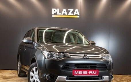 Mitsubishi Outlander III рестайлинг 3, 2014 год, 1 589 000 рублей, 2 фотография