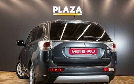 Mitsubishi Outlander III рестайлинг 3, 2014 год, 1 589 000 рублей, 3 фотография