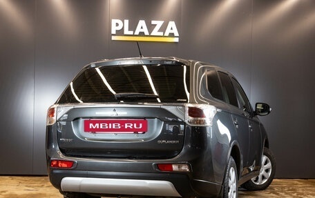 Mitsubishi Outlander III рестайлинг 3, 2014 год, 1 589 000 рублей, 4 фотография