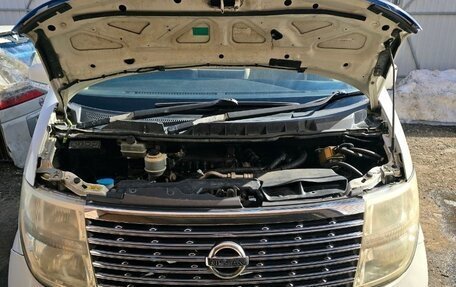 Nissan Elgrand III, 2004 год, 1 600 000 рублей, 2 фотография