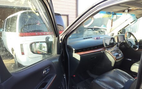 Nissan Elgrand III, 2004 год, 1 600 000 рублей, 18 фотография