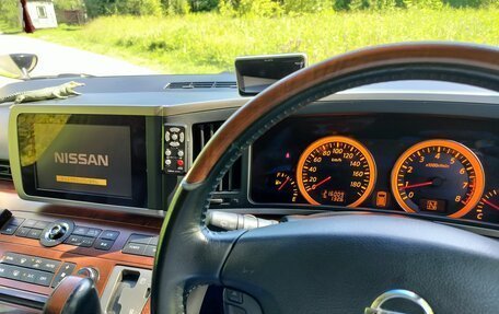 Nissan Elgrand III, 2004 год, 1 600 000 рублей, 32 фотография