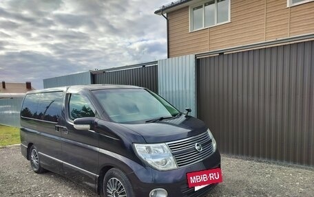 Nissan Elgrand III, 2004 год, 1 600 000 рублей, 24 фотография