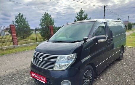 Nissan Elgrand III, 2004 год, 1 600 000 рублей, 25 фотография