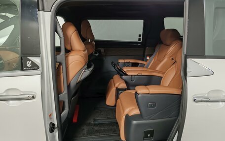 Toyota Alphard, 2025 год, 15 900 000 рублей, 12 фотография