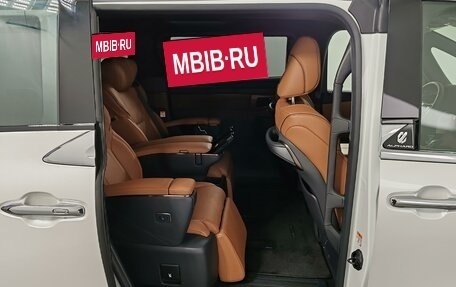 Toyota Alphard, 2025 год, 15 900 000 рублей, 23 фотография