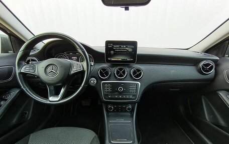 Mercedes-Benz GLA, 2019 год, 2 650 000 рублей, 14 фотография