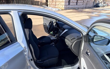 Hyundai Solaris II рестайлинг, 2013 год, 750 000 рублей, 5 фотография