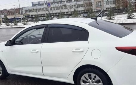 KIA Rio IV, 2018 год, 1 305 000 рублей, 3 фотография