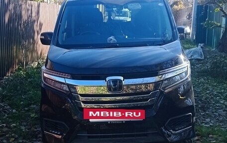 Honda Stepwgn IV, 2018 год, 2 650 000 рублей, 2 фотография