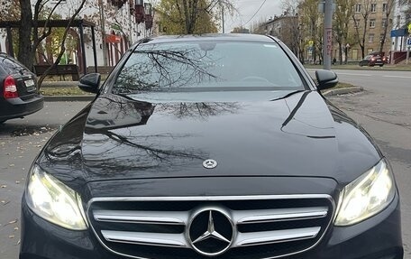 Mercedes-Benz E-Класс, 2019 год, 2 550 000 рублей, 2 фотография