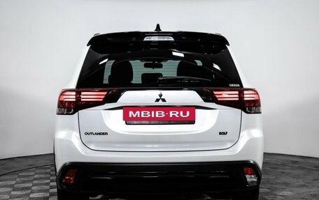 Mitsubishi Outlander III рестайлинг 3, 2022 год, 2 659 000 рублей, 4 фотография