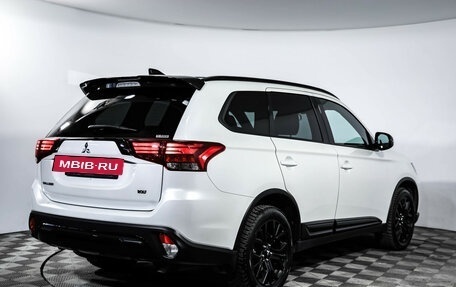 Mitsubishi Outlander III рестайлинг 3, 2022 год, 2 659 000 рублей, 5 фотография