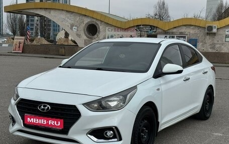 Hyundai Solaris II рестайлинг, 2018 год, 950 000 рублей, 1 фотография