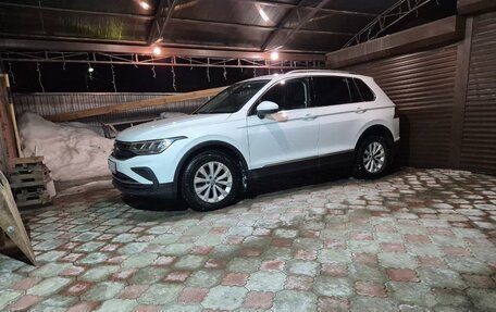 Volkswagen Tiguan II, 2020 год, 2 950 000 рублей, 2 фотография