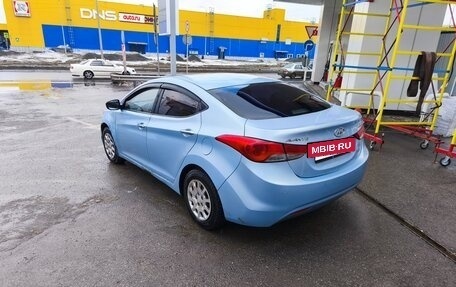 Hyundai Avante, 2011 год, 700 000 рублей, 2 фотография