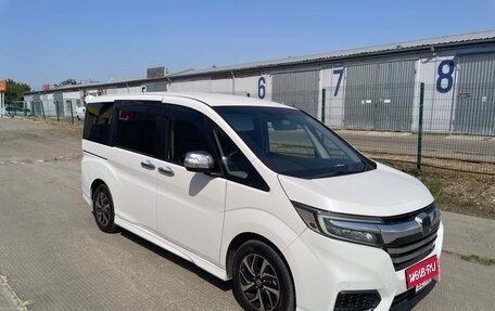 Honda Stepwgn IV, 2019 год, 2 700 000 рублей, 2 фотография
