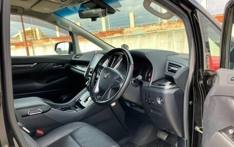 Toyota Alphard, 2024 год, 6 950 000 рублей, 10 фотография