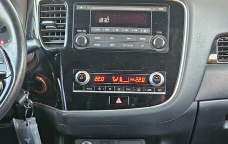 Mitsubishi Outlander III рестайлинг 3, 2020 год, 1 899 000 рублей, 8 фотография