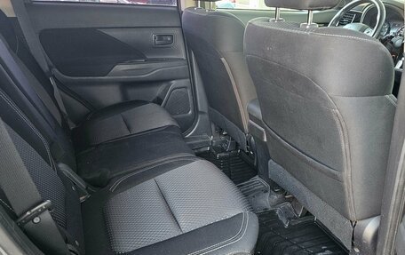 Mitsubishi Outlander III рестайлинг 3, 2020 год, 1 899 000 рублей, 10 фотография