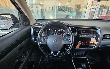 Mitsubishi Outlander III рестайлинг 3, 2020 год, 1 899 000 рублей, 6 фотография