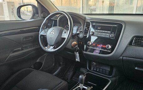 Mitsubishi Outlander III рестайлинг 3, 2020 год, 1 899 000 рублей, 5 фотография