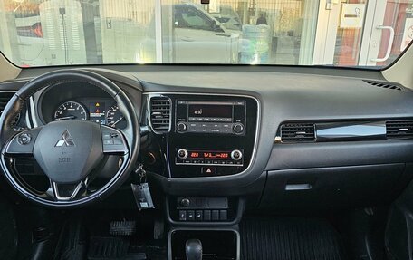 Mitsubishi Outlander III рестайлинг 3, 2020 год, 1 899 000 рублей, 7 фотография