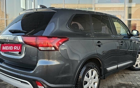 Mitsubishi Outlander III рестайлинг 3, 2020 год, 1 899 000 рублей, 2 фотография