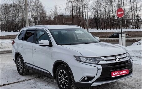 Mitsubishi Outlander III рестайлинг 3, 2018 год, 1 978 000 рублей, 1 фотография